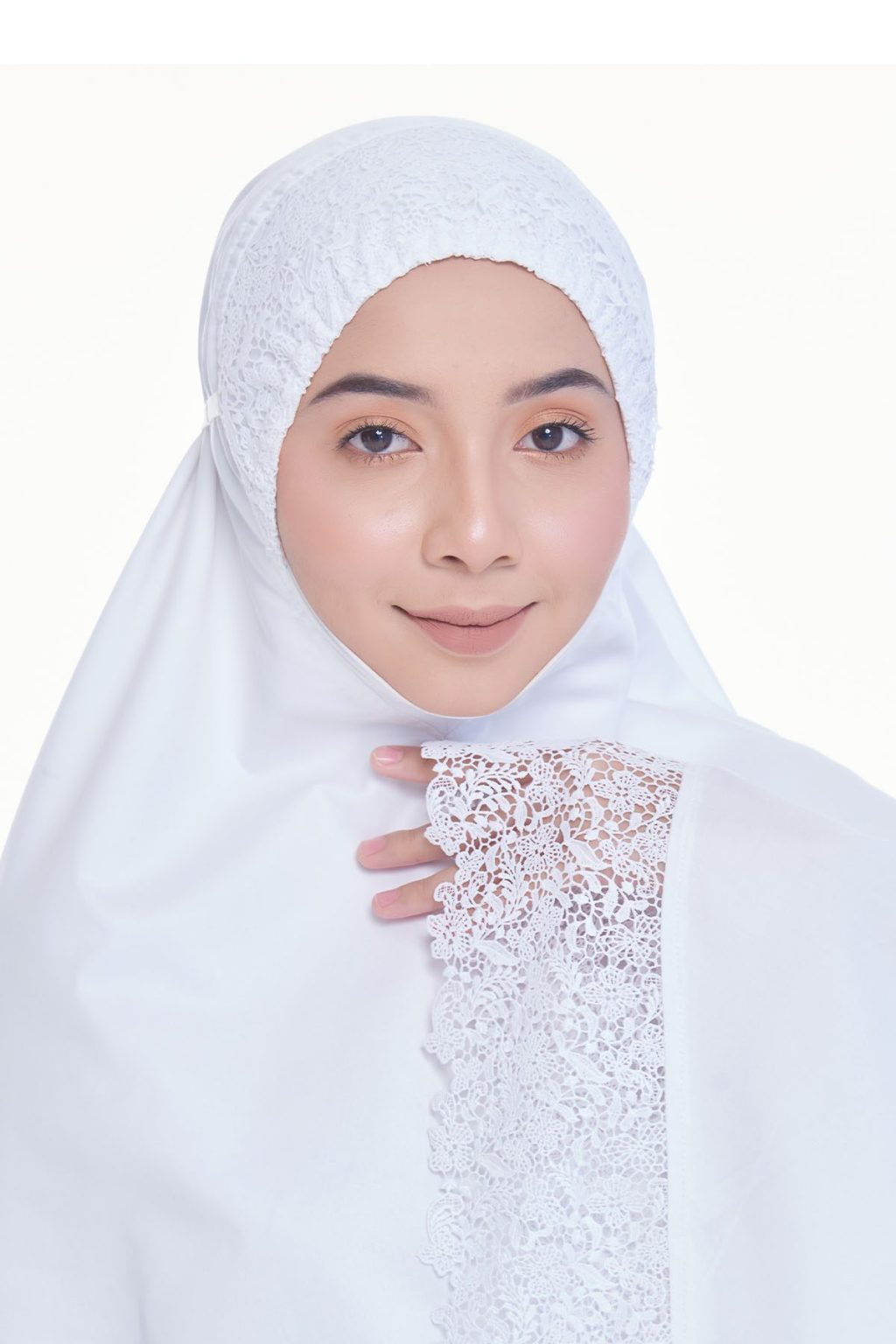 Modish Evelyn in White with Exclusive Siti Khadijah Coral Gift Box ...